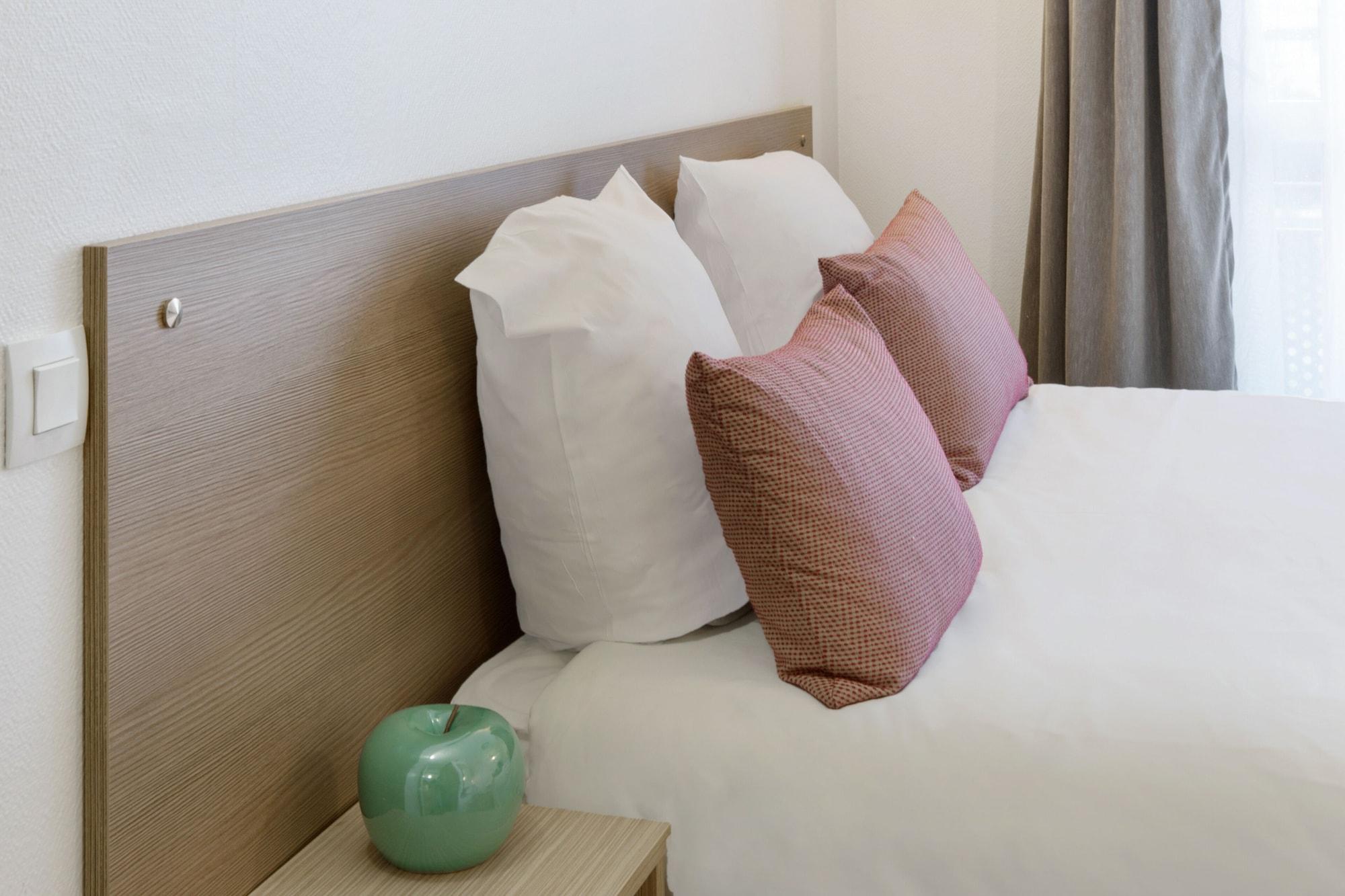 Comfort Aparthotel Versailles, St Cyr L'Ecole Saint-Cyr-l'Ecole Luaran gambar