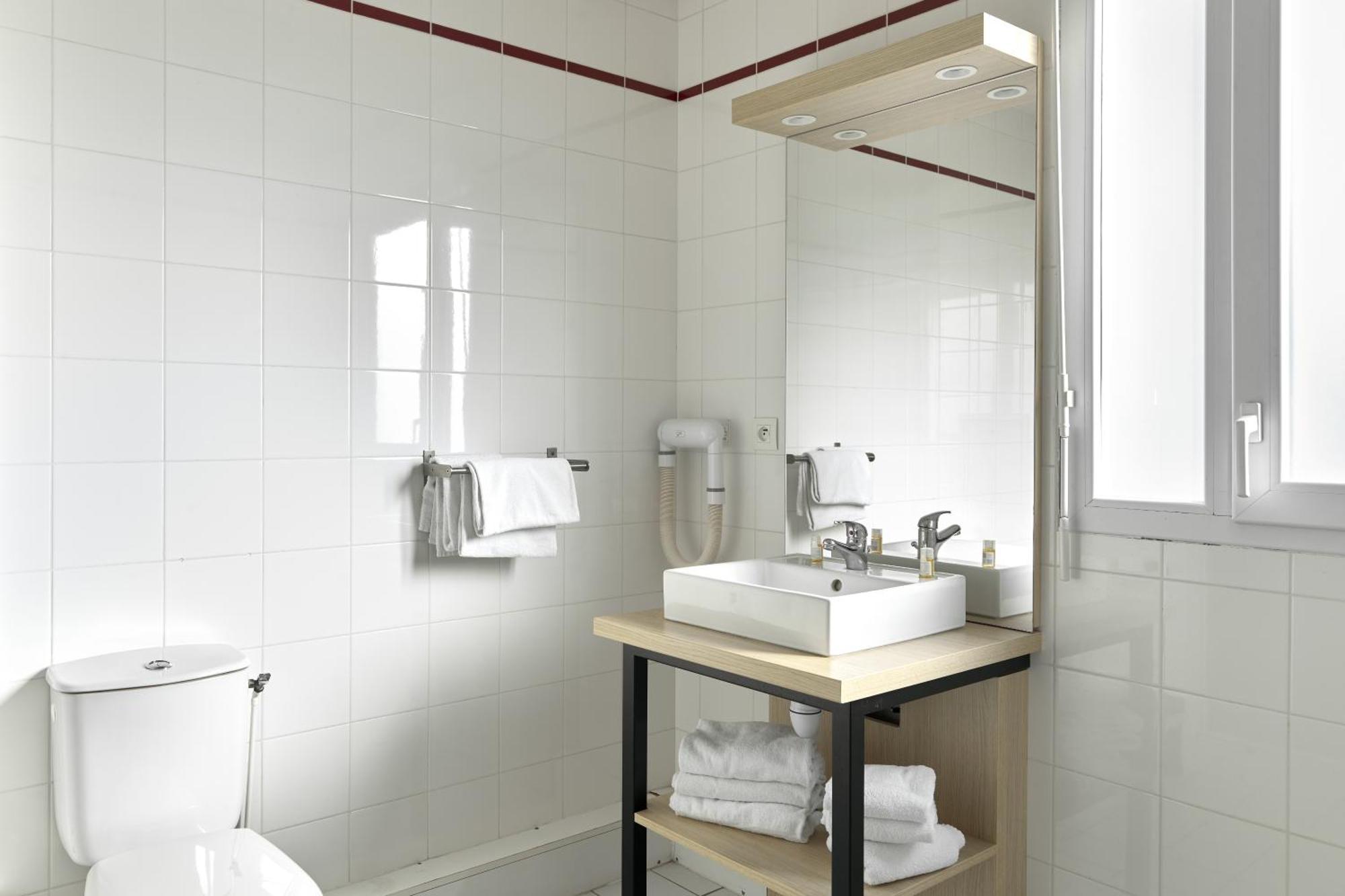 Comfort Aparthotel Versailles, St Cyr L'Ecole Saint-Cyr-l'Ecole Luaran gambar