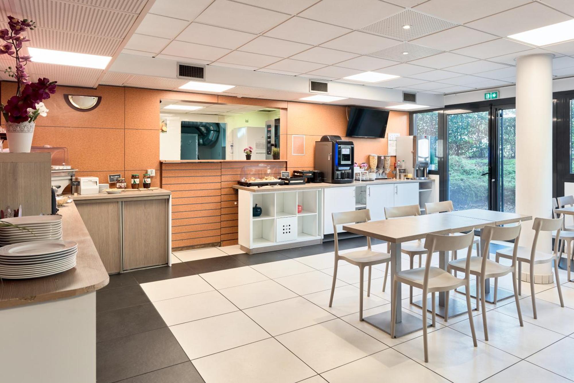 Comfort Aparthotel Versailles, St Cyr L'Ecole Saint-Cyr-l'Ecole Luaran gambar