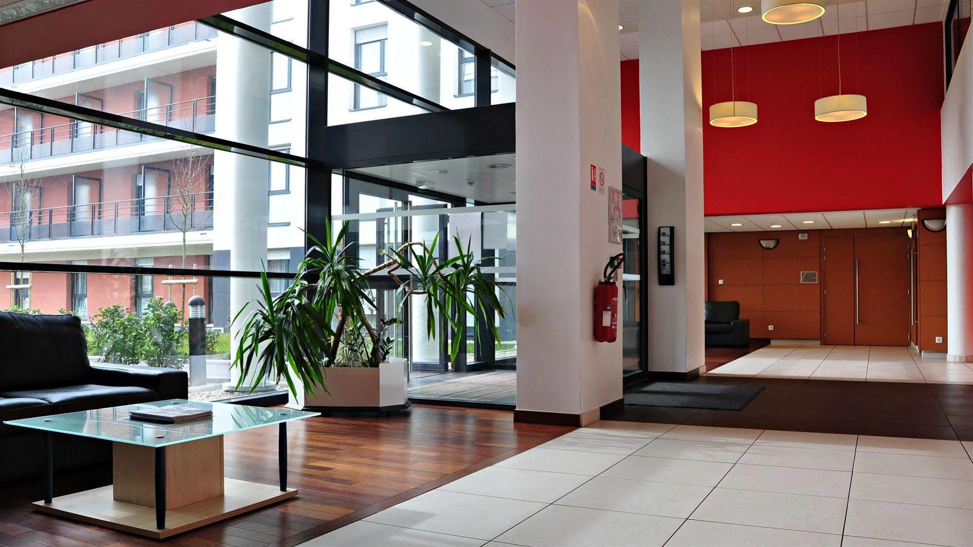 Comfort Aparthotel Versailles, St Cyr L'Ecole Saint-Cyr-l'Ecole Luaran gambar