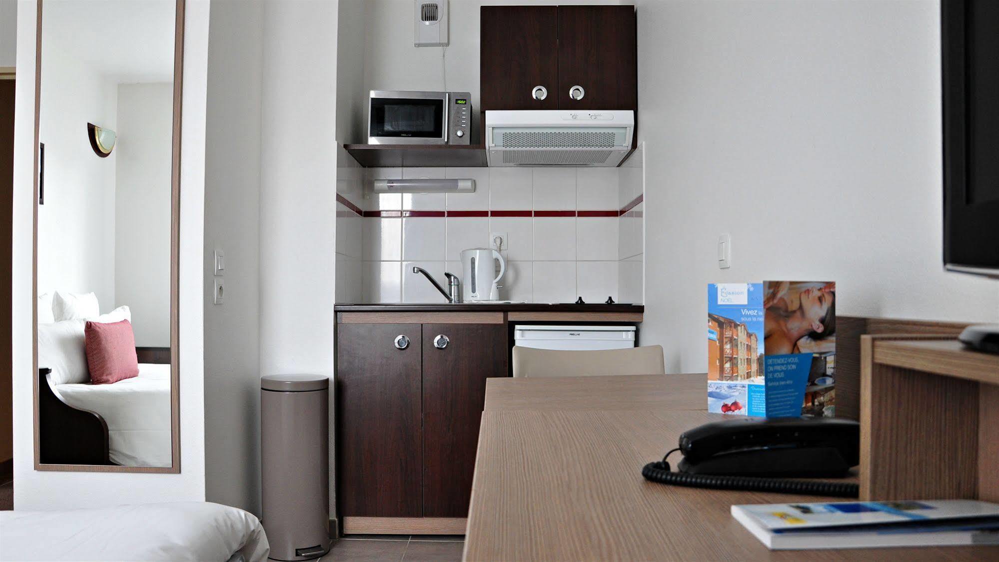 Comfort Aparthotel Versailles, St Cyr L'Ecole Saint-Cyr-l'Ecole Luaran gambar