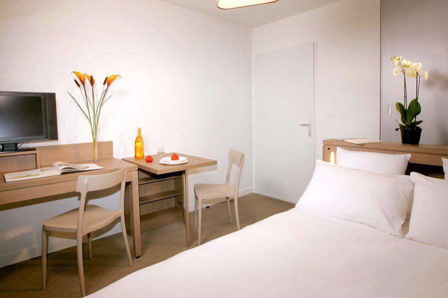Comfort Aparthotel Versailles, St Cyr L'Ecole Saint-Cyr-l'Ecole Luaran gambar